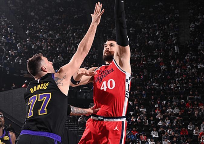 wellbet吉祥坊-拒绝26分大逆转！湖人惜败快船，詹姆斯创历史第一，哈登21投6中