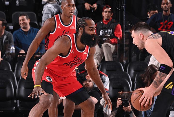 wellbet吉祥坊-拒绝26分大逆转！湖人惜败快船，詹姆斯创历史第一，哈登21投6中