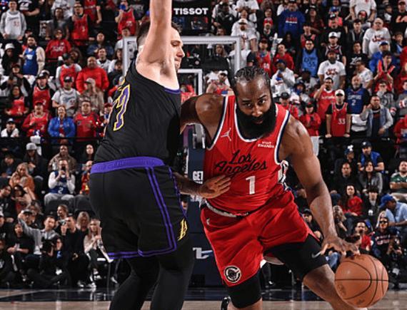 wellbet吉祥坊-拒绝26分大逆转！湖人惜败快船，詹姆斯创历史第一，哈登21投6中