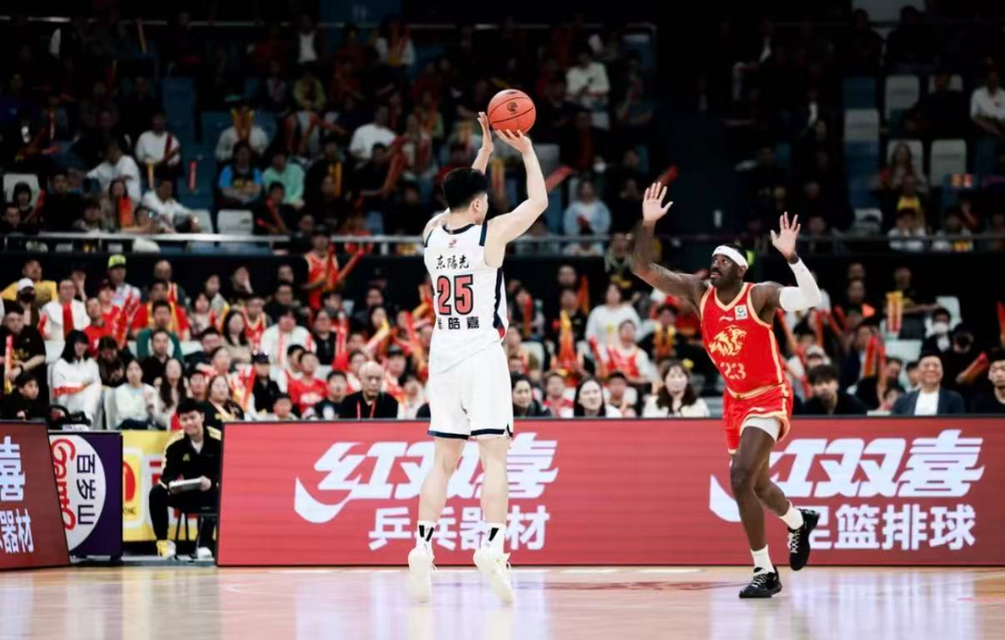 bet365-首发19分钟，靠罚球捡1分+正负值最低！球迷：你这是打了7年CBA？