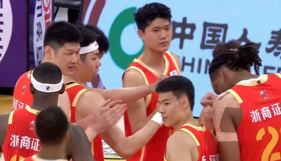 www.wellbet.com-19连胜!CBA常规赛冠军近乎出炉,北京输球遭打击,广东掀翻广厦